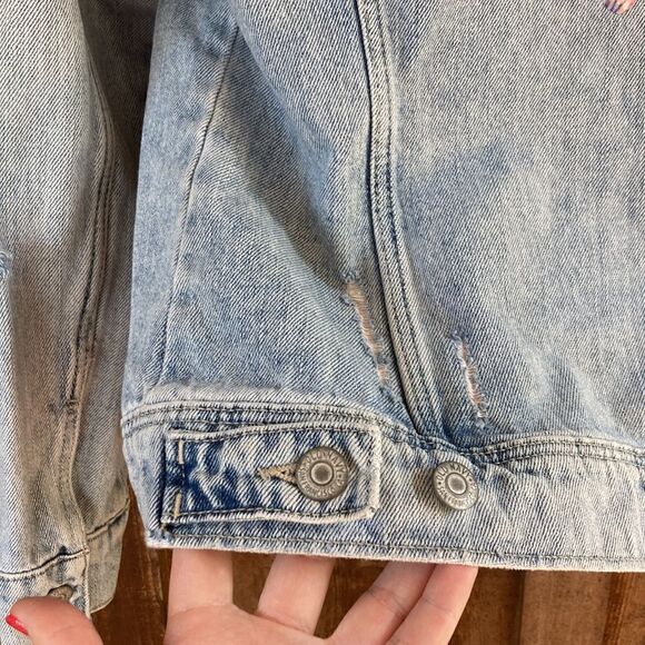 Old Navy Distressed Ripped Denim Jacket- Light Wash Jean - Picture 9 of 10